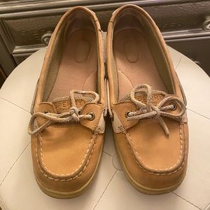 Woman’s sperrys angelfish boat shoe